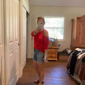 Great tank top with 3/4 sleeves and open shoulder detail